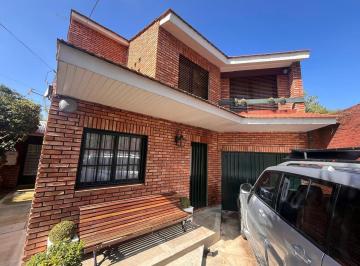Casa · 200m² · 6 Ambientes · 4 Cocheras · Excelente Propiedad, en Inmejorable Zona (Cul de Sac)