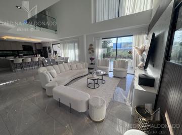 Casa · 290m² · 5 Ambientes · 2 Cocheras · Venta Casa Moderna Amoblada 5 Ambientes Greenville Polo