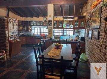 Casa · 581m² · 7 Ambientes · Casa en Venta - 3 Dorm. 5 Baños - Ciudad Evita