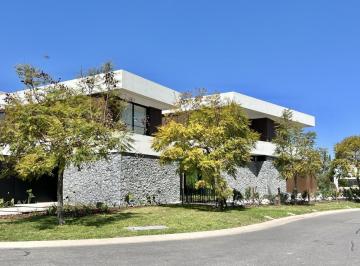 Casa · 515m² · 10 Ambientes · 2 Cocheras · Yacht 32 m de Costa Al Rio