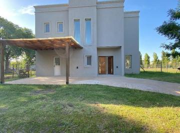 Casa · 193m² · 5 Ambientes · 4 Cocheras · Casa a Estrenar en Santa Guadalupe
