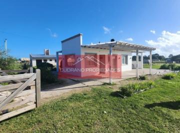 Casa · 63m² · 3 Ambientes · 1 Cochera · Retasada! Tu Refugio Natural en Parque Bristol, Miramar: Casa con Amplio Parque y Precio de Ocasion.