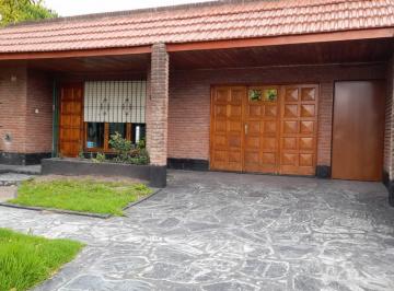 Casa · 187m² · 5 Ambientes · 1 Cochera · Chalet C/2 Dtos en Venta con Renta Mar del Plata