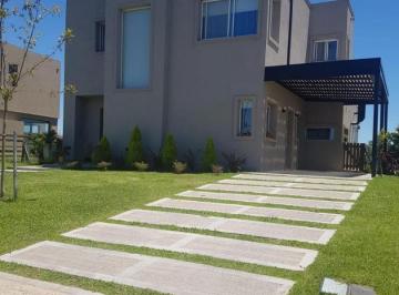 Casa · 220m² · 4 Ambientes · 2 Cocheras · Casa en Alquiler en Puertos Ceibos