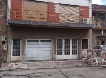 Casa de 6 ambientes, Avellaneda · En Block 3 Deptos y Gge