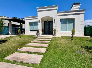 Casa de 6 ambientes, Mayor Drummond · Casa Moderna en Venta - Barrio Bulnes