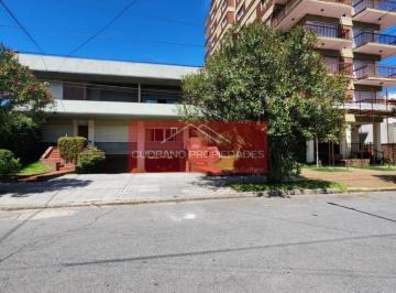 Casa · 270m² · 6 Ambientes · 1 Cochera · Potencial Sin Limites: Imponente Propiedad de 6 Ambientes en La Mejor Ubicacion Central.