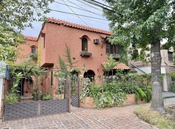 Casa · 200m² · 5 Ambientes · 1 Cochera · Excelente Casa en Venta con Jardín y Cochera en Las Lomas de San Isidro.
