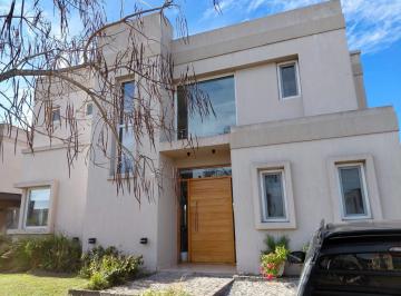 Casa · 200m² · 6 Ambientes · 1 Cochera · Venta Casa - Barrio Ceibos - Puertos del Lago - Escobar - 5 Ambientes