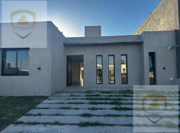 Casa · 110m² · 3 Ambientes · 2 Cocheras · Casa en Docta