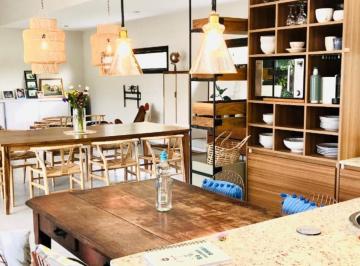 Casa · 293m² · 5 Ambientes · 4 Cocheras · Casa en Venta Barrio Haras Santa María Escobar