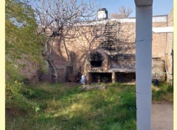 Casa de 5 ambientes, Neuquén · Propiedad Dividida en 3 Dptos Sobre Terreno de 10 X 30 m