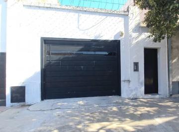 Casa · 105m² · 5 Ambientes · 1 Cochera · Casa en Talleres Este