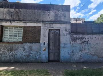 Casa · 150m² · Venta - Casa a Refaccionar - Barrio Sarmiento