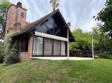 Casa de 5 ambientes, Luján · Escelente Ubicacion Central Al Golf