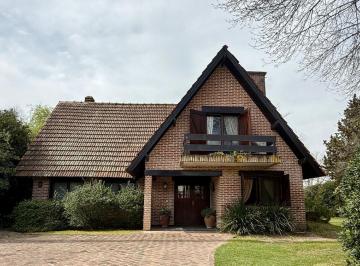 Casa de 5 ambientes, Luján · Excelente Ubicacion Central Al Golf
