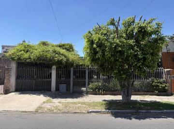 Casa · 126m² · 3 Ambientes · 2 Cocheras · Chalet de 3 Ambientes en Venta en Villa Constructora