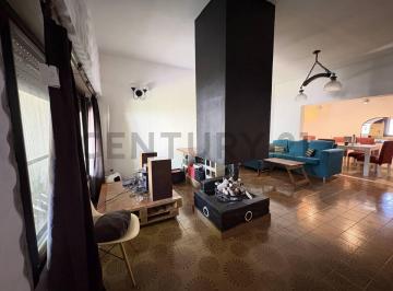 Casa · 126m² · 3 Ambientes · 2 Cocheras · Chalet de 3 Ambientes en Venta en Villa Constructora - Escucha Ofertas