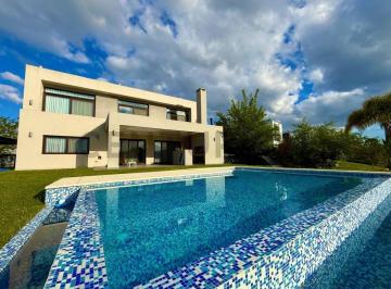Casa · 239m² · 5 Ambientes · 2 Cocheras · Venta Casa a La Laguna El Canton Barrio Islas - Escobar