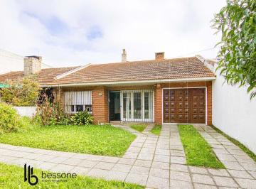 Casa · 145m² · 4 Ambientes · 1 Cochera · Casa en Punta Mogotes