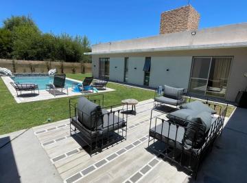 Casa · 220m² · 6 Ambientes · 4 Cocheras · Casa en 7 Soles