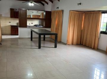 Casa de 6 ambientes, La Plata · 68 E/4 y 5. Venta de Casa de 3 Dorm., Patio, Pileta y Parrilla.