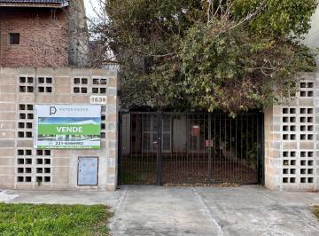 Casa de 6 ambientes, La Plata · Casa en Calle 64 Entre 27 y 28 con 288 M²de Terreno con 3 Dorm. en Venta en La Plata