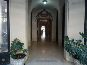 Oficina comercial · 65ha · Regias Oficinas Ubicadas en El Histórico Edificio - Pasaje Urquiza - con Salida a 2 Calles.