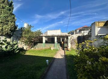Casa · 180m² · 4 Ambientes · 1 Cochera · Venta Casa 4 Ambientes Castelar Moron Ideal Inversor