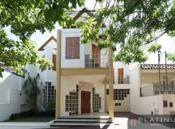 Casa · 251m² · 8 Ambientes · 1 Cochera · Casa en Venta de 5 Dorm. con Cochera, Apto Crédito - General Paz