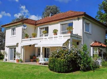 Casa 2050m² Venta Luis Lagomarsino · Excelente Propiedad con 4 Dorm. Sobre 2050 m²
