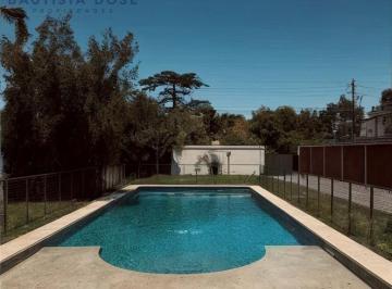 Casa · 97m² · 2 Ambientes · 12 Cocheras · Quincho en Rondon 231