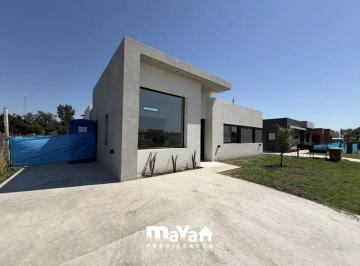 Casa · 130m² · 4 Ambientes · 2 Cocheras · Casa en Venta - Santa Elisa Pilar del Este