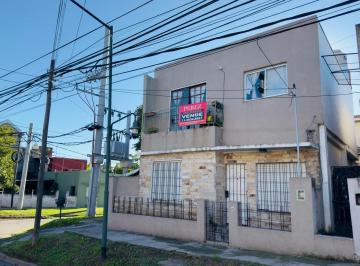 Casa · 90m² · 3 Ambientes · 2 Cocheras · Planta Baja y Planta Ideal Renta o Multifamiliar.