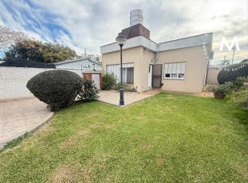 Casa · 120m² · 3 Ambientes · 1 Cochera · Apto Crédito - Casa en Venta de 3 Ambientes con Cochera y Jardín - Villa Ballester