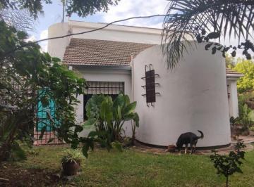Casa · 226m² · 5 Ambientes · 2 Cocheras · Casa en Venta - 2 Dorm. 2 Baños - Cochera - 480 m² - Arguello