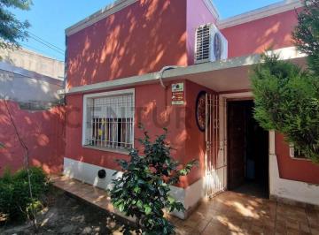 Casa · 316m² · 4 Ambientes · 1 Cochera · Casa en Venta en Ringuelet 2 Dorm.