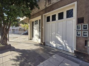 PH · 172m² · 7 Ambientes · 1 Cochera · Venta PH 7 Ambientes Patio y Cochera. a Refaccionar. Apto Crédito en Barracas