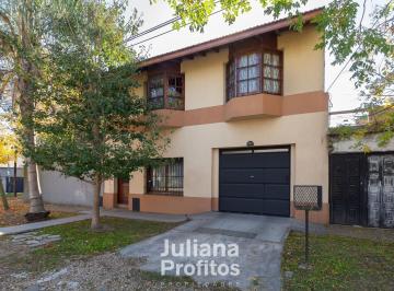 Casa · 104m² · 4 Ambientes · 1 Cochera · Casa en Venta 4 Ambientes Quilmes Oeste