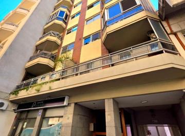 Departamento · 90m² · 2 Dormitorios · 1 Cochera · Departamento en Venta de 2 Dorm. Al Frente, con Cochera