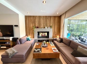 Casa · 300m² · 7 Ambientes · 3 Cocheras · Carpinchos, Excelente Casa en Venta con 4 Cuartos