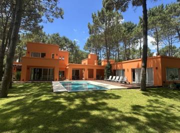 Casa · 419m² · 8 Ambientes · Casa en Venta La Herradura Pinamar