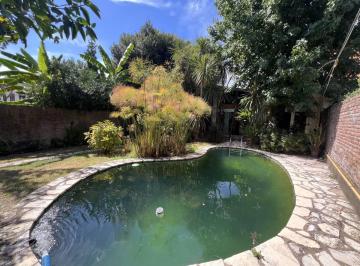 Casa · 270m² · 4 Ambientes · 3 Cocheras · Venta Casa - Chalet 4 Ambientes en Olivos — Apto Crédito