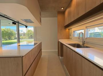 Casa · 248m² · 6 Ambientes · 2 Cocheras · Venta| Casa Familiar con 5 Dorm. y Gran Distribución | Ceibos Puertos