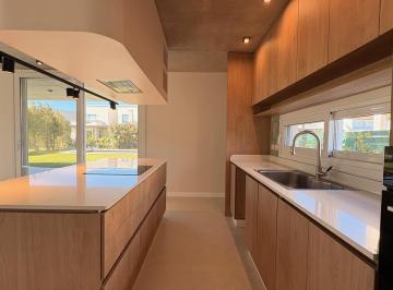 Casa · 248m² · 6 Ambientes · 2 Cocheras · Venta| Casa Familiar con 5 Dorm. y Gran Distribución | Ceibos Puertos