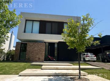 Casa · 192m² · 6 Ambientes · 1 Cochera · Casa en Venta Sobre Lote Interno en Los Castaños, Nordelta