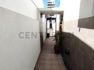 PH · 50m² · 3 Ambientes · 17 E/ 38 y 39 Departamento en PH con Patio Propio