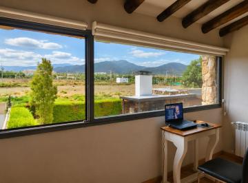 Casa de 6 ambientes, El Challao · Casa en Barrio Alta Mendoza Frente Barrio Dalvian/551 m² de Terreno/apta Crédito