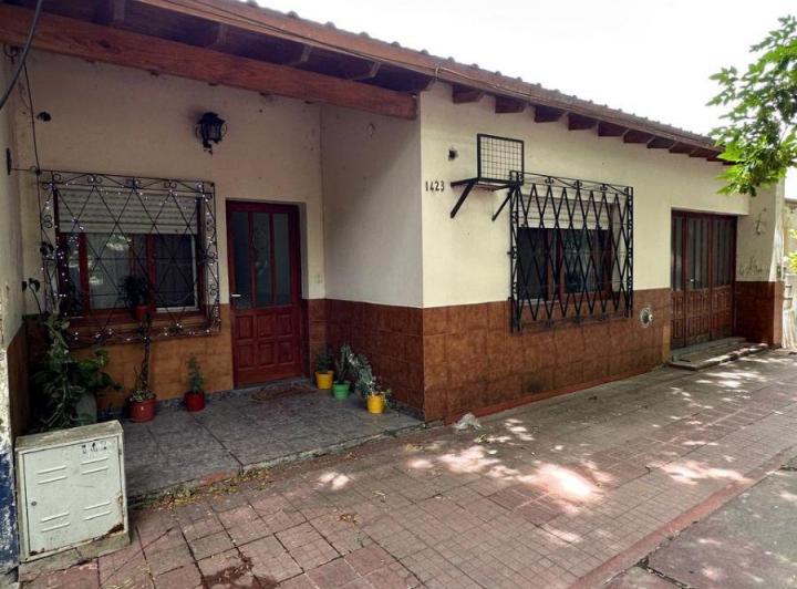 Casa · 160m² · 5 Ambientes · 3 Cocheras