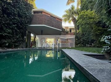 Casa · 305m² · 5 Ambientes · 2 Cocheras · Casa 5 Ambientes en Villa Devoto - Lote Propio a Dos Calles